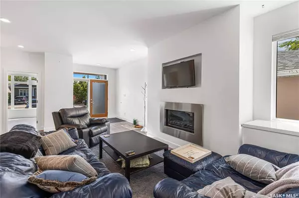 1217 13th STREET E, Saskatoon, SK S7H 0C3