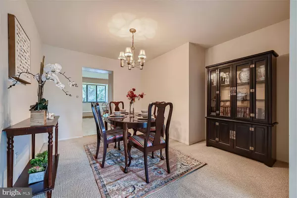 2119 CHAPEL VALLEY LN, Lutherville Timonium, MD 21093