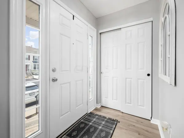 7052 Monarchos Drive 16-7052, New Albany, OH 43054