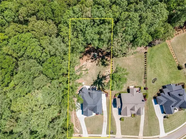 155 Scenic Falls BLVD, Hoschton, GA 30548