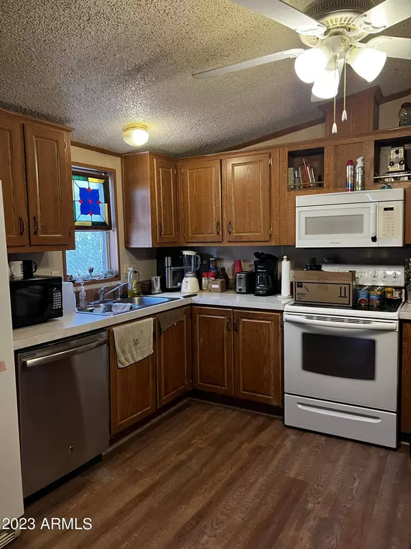 2200 N DELAWARE Drive #62, Apache Junction, AZ 85120