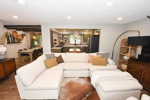 818 N MAIN ST, Eureka, IL 61530