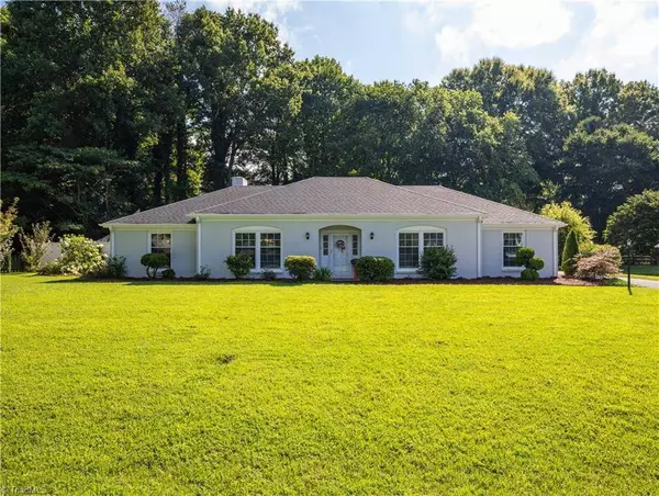 1005 Foothills DR, Kernersville, NC 27284