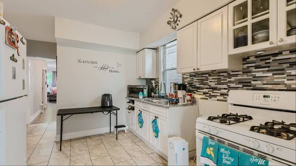 8522 S Bishop ST, Chicago, IL 60620