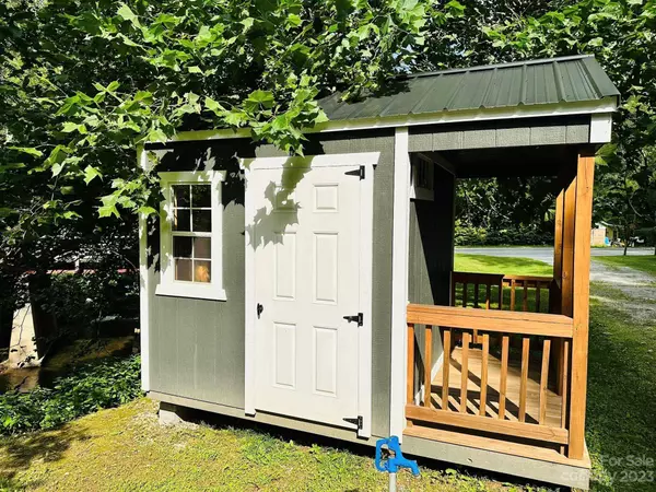 7019 Crabtree RD, Spruce Pine, NC 28777