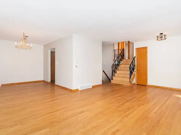 278 Denver DR, Des Plaines, IL 60018