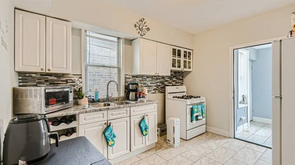 8522 S Bishop ST, Chicago, IL 60620