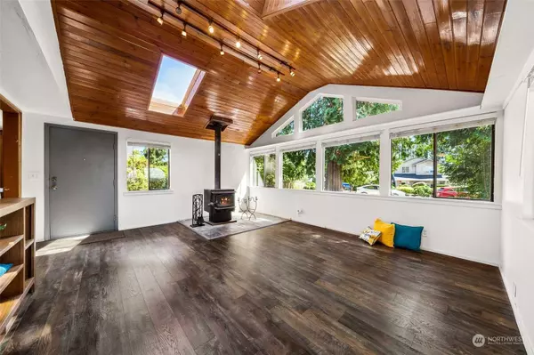 5204 Rainier DR E, Bonney Lake, WA 98391