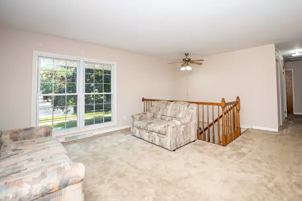 301 Fairlane DR, Joliet, IL 60435