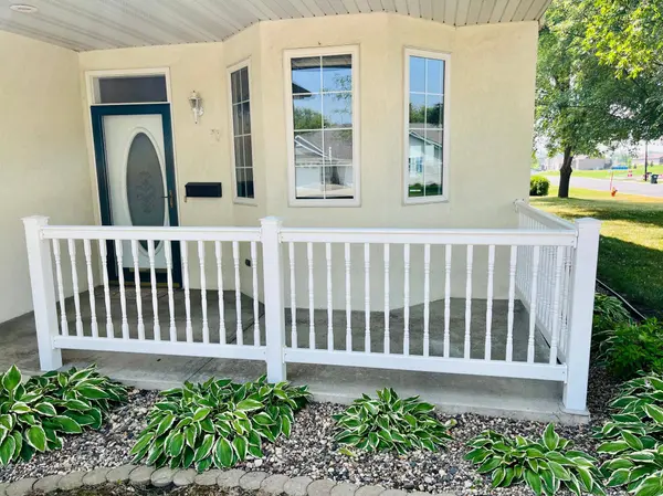 10 Orchard AVE SE, Hutchinson, MN 55350