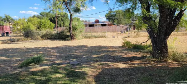 605 Medina St, Cotulla, TX 78014