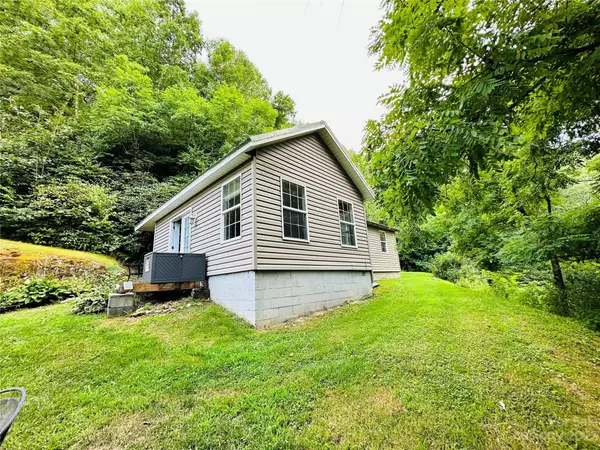 7019 Crabtree RD, Spruce Pine, NC 28777