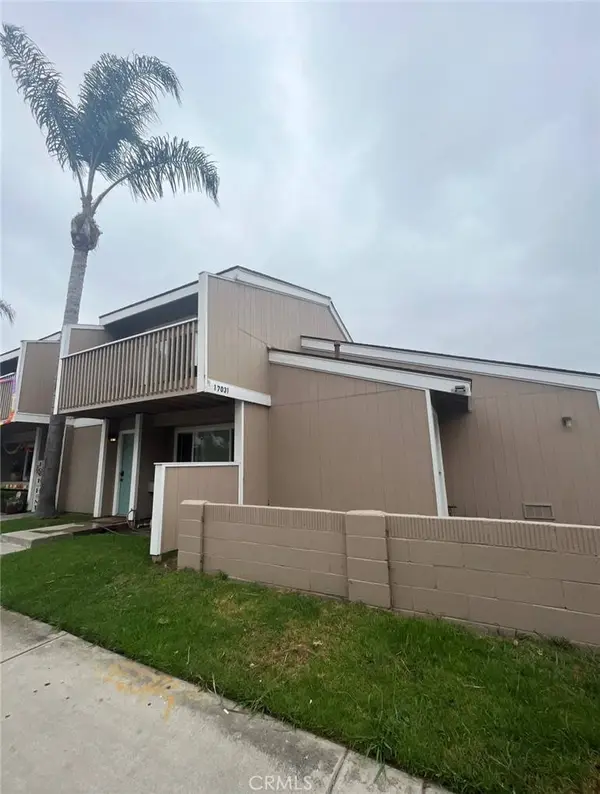 17031 Ash LN #D, Huntington Beach, CA 92647