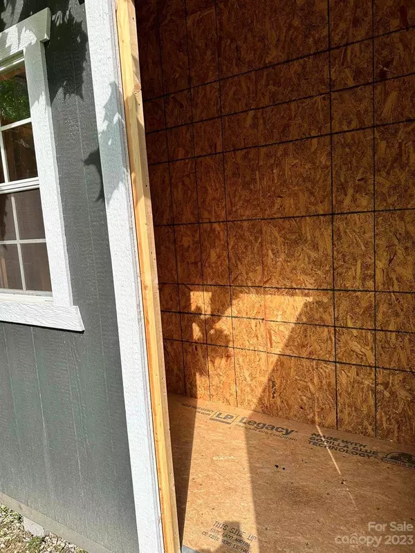 7019 Crabtree RD, Spruce Pine, NC 28777