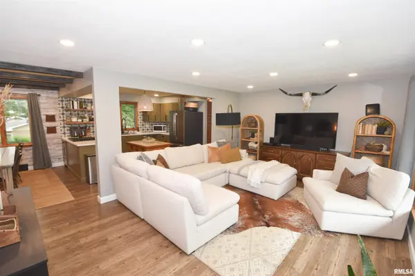 818 N MAIN ST, Eureka, IL 61530