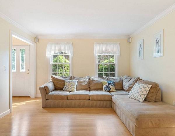 3 Cross St, Upton, MA 01568