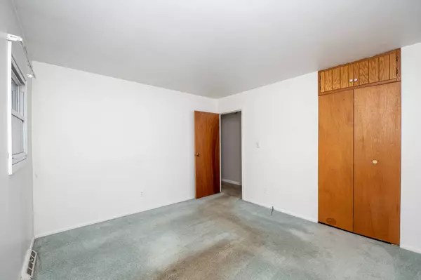 301 Fairlane DR, Joliet, IL 60435