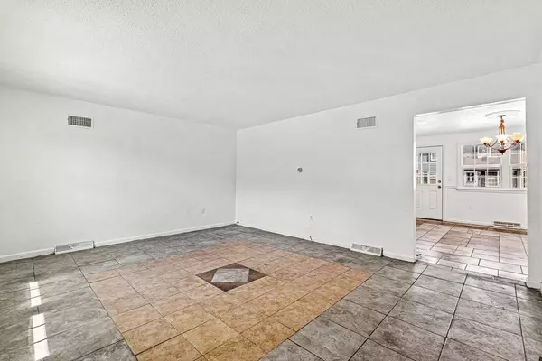 24 Rockingham St #7, Lowell, MA 01852