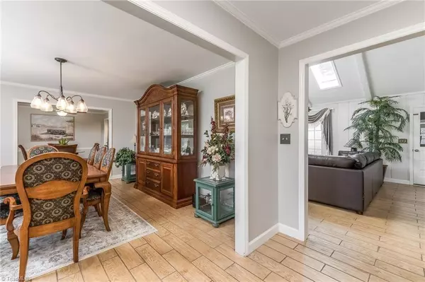 1005 Foothills DR, Kernersville, NC 27284