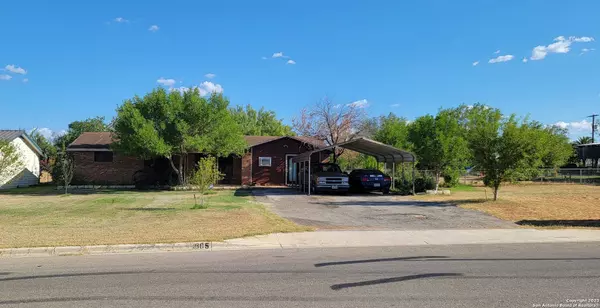 605 Medina St, Cotulla, TX 78014