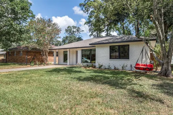 6402 Pineshade LN, Houston, TX 77008