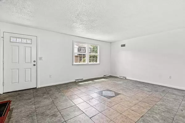 24 Rockingham St #7, Lowell, MA 01852