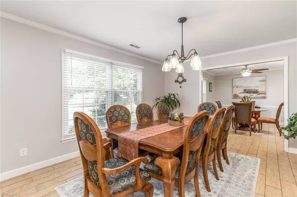 1005 Foothills DR, Kernersville, NC 27284