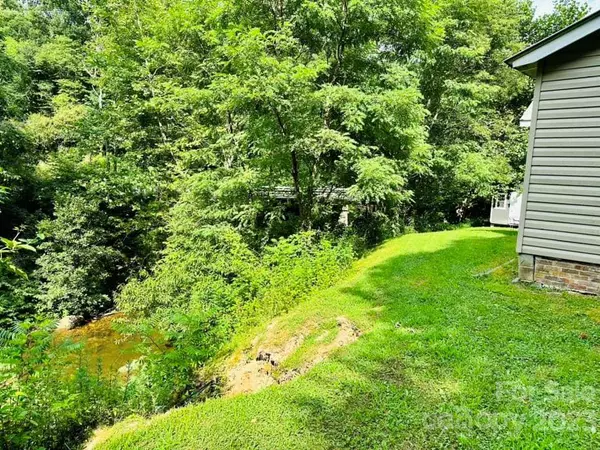 7019 Crabtree RD, Spruce Pine, NC 28777
