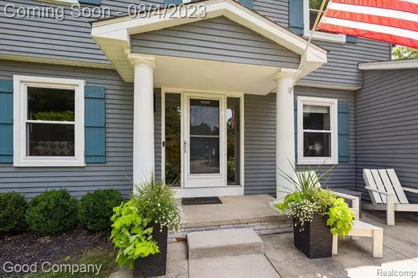 1507 CHANTICLAIR Circle, Wixom, MI 48393