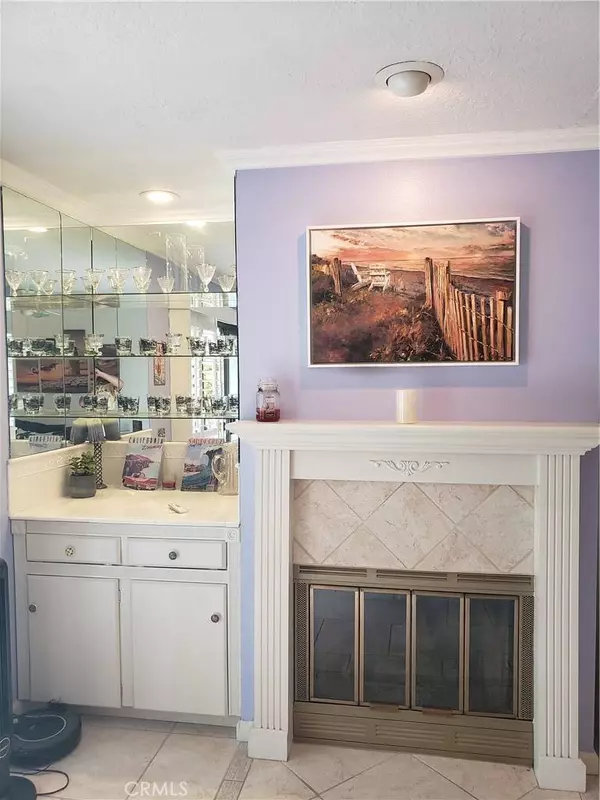 615 Woodcrest LN E, Palm Desert, CA 92260