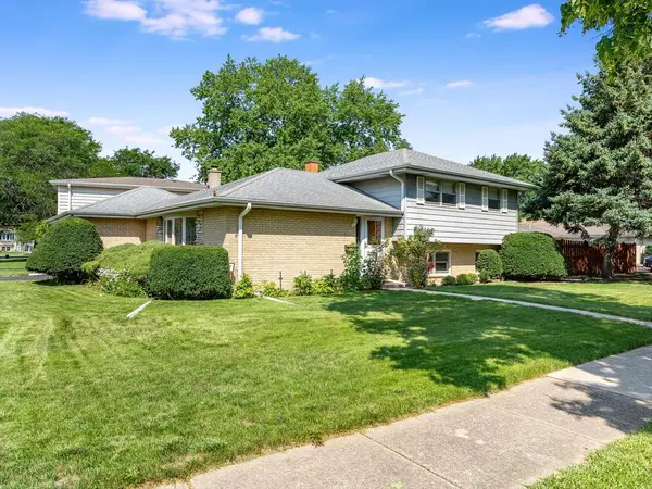 278 Denver DR, Des Plaines, IL 60018