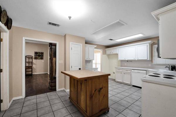 30 Westwood DR, Huntsville, TX 77320