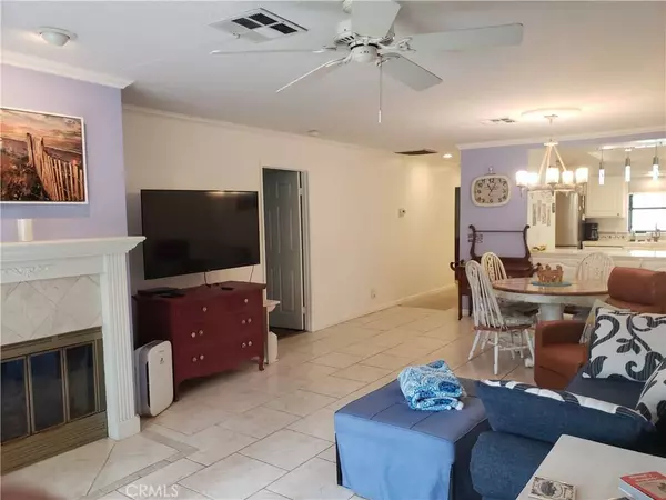 615 Woodcrest LN E, Palm Desert, CA 92260