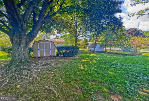 518 PERIWINKLE PL, Easton, PA 18040