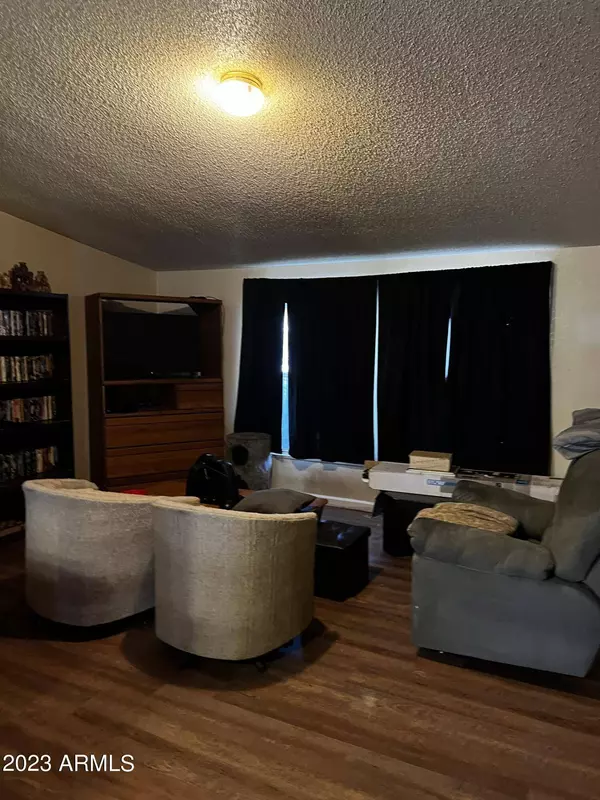 2200 N DELAWARE Drive #62, Apache Junction, AZ 85120