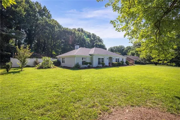 1005 Foothills DR, Kernersville, NC 27284