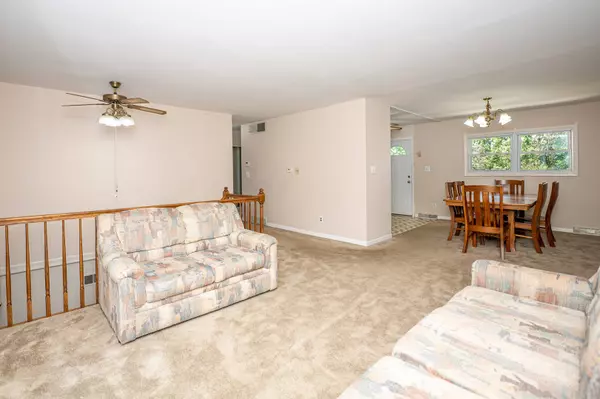 301 Fairlane DR, Joliet, IL 60435