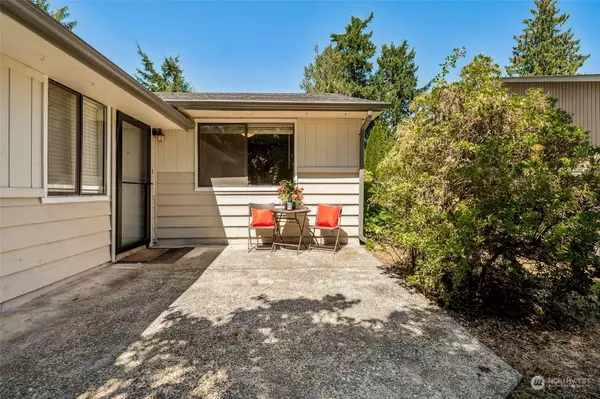 5204 Rainier DR E, Bonney Lake, WA 98391