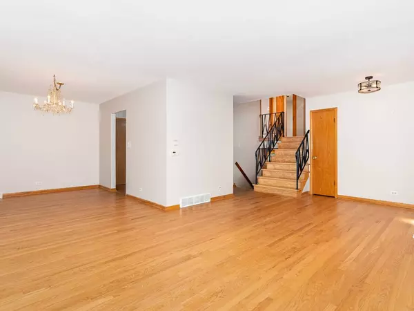 278 Denver Drive, Des Plaines, IL 60018