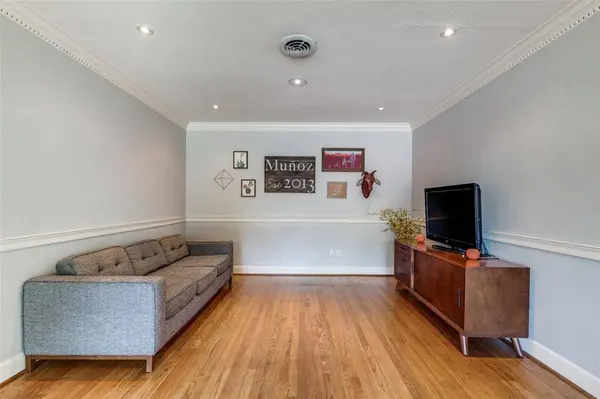 6402 Pineshade LN, Houston, TX 77008