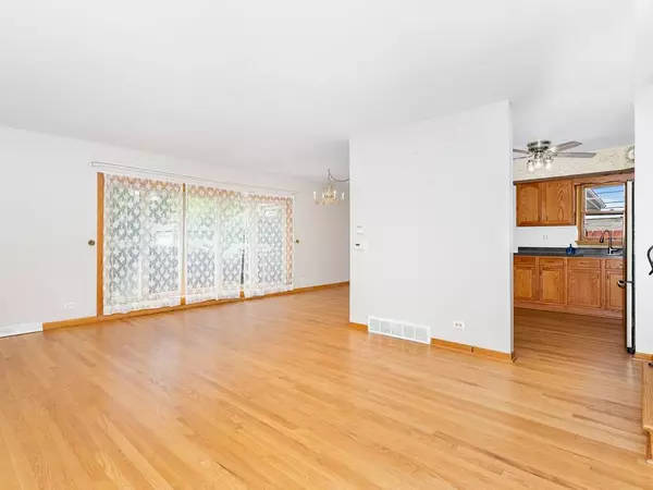 278 Denver Drive, Des Plaines, IL 60018