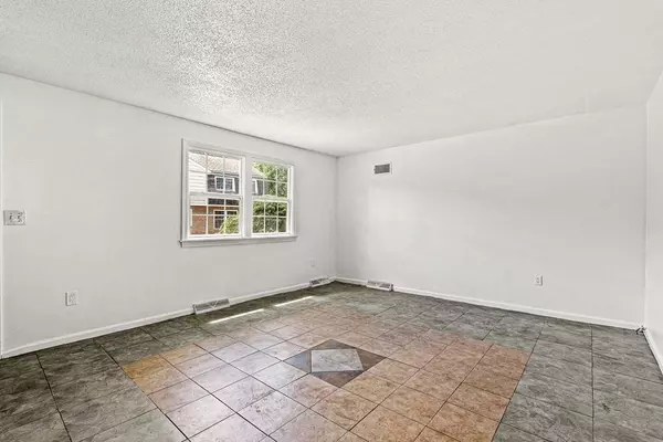 24 Rockingham St #7, Lowell, MA 01852