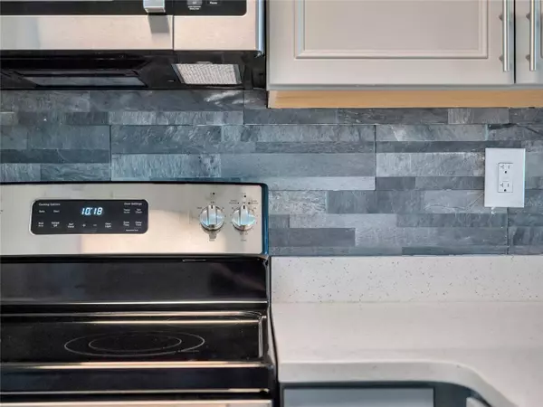 2556 WOODGATE BLVD #105, Orlando, FL 32822