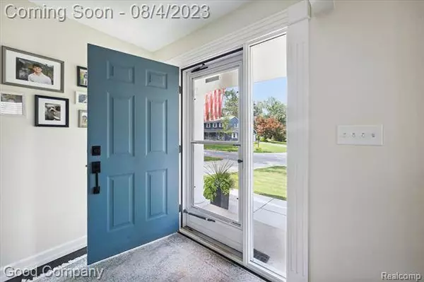 1507 CHANTICLAIR Circle, Wixom, MI 48393