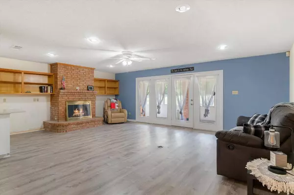 180 Vz County Road 3111, Edgewood, TX 75117