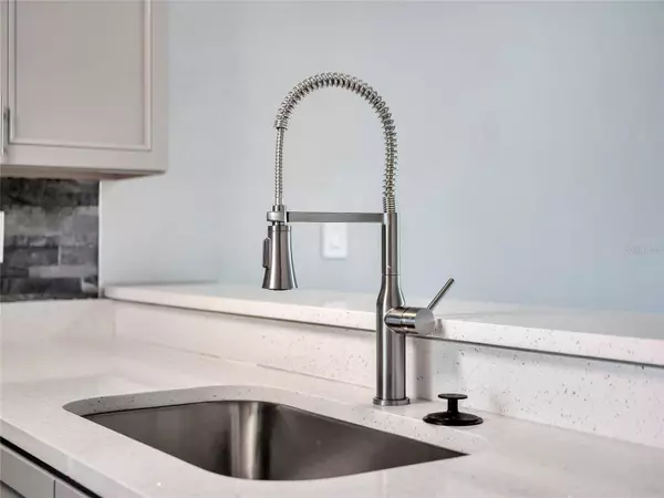 2556 WOODGATE BLVD #105, Orlando, FL 32822