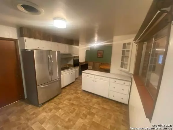 605 Medina St, Cotulla, TX 78014