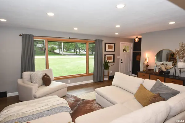 818 N MAIN ST, Eureka, IL 61530