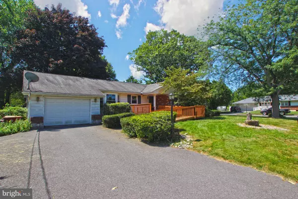 518 PERIWINKLE PL, Easton, PA 18040