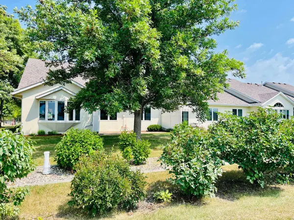 10 Orchard AVE SE, Hutchinson, MN 55350